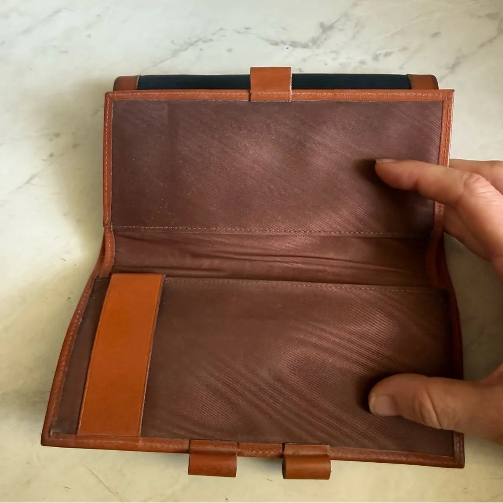 Dooney & Bourke VTG Black Leather Wallet with Brown Trim - Picture 3 of 6